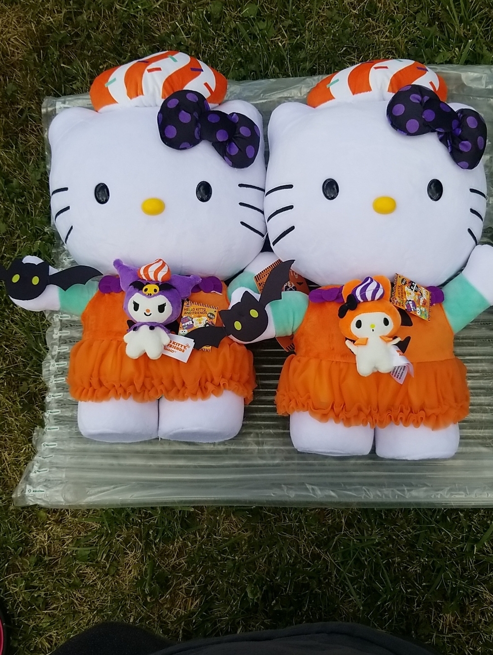 Hello Kitty Halloween Greeters With Key Chain Bundle Nwt
